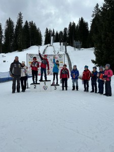 podio U10 salto